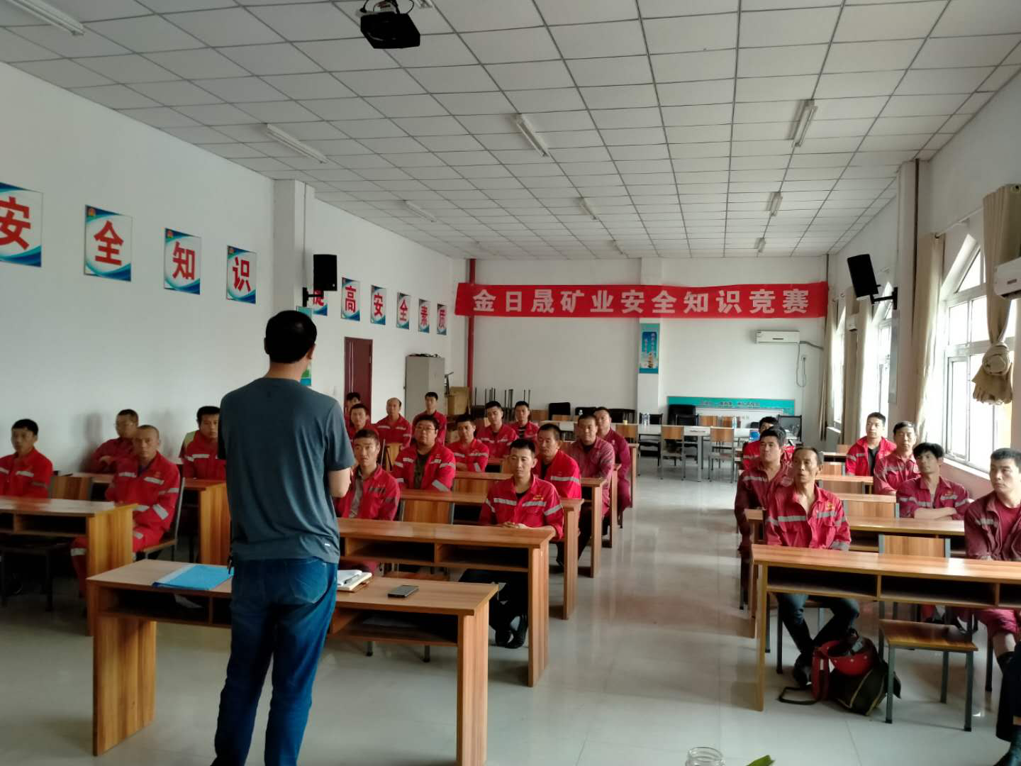 金日晟公司狠抓安全造度落地 为四时度增产增量保驾护航