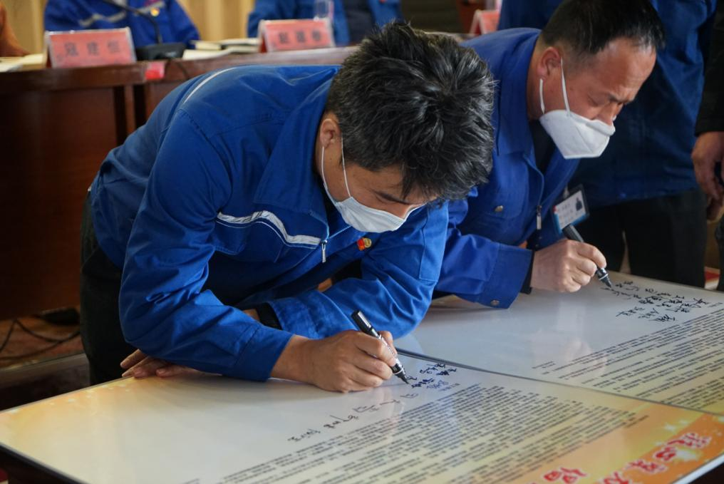 喜讯！GA黄金甲矿业员工 高亮荣获“全国酷爱企业优良员工”荣誉称号